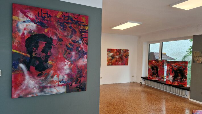 Petra Kohns-Merges in de studio: Impressionen aus meinem Kunstfenster Latsch 2024 / 2025
