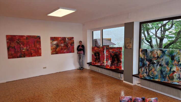 Petra Kohns-Merges in de studio: Impressionen aus meinem Kunstfenster Latsch 2024/2025