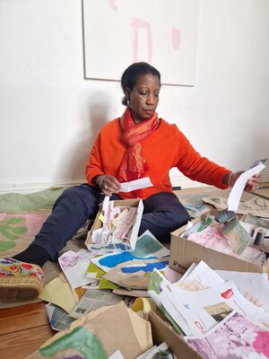Claudette Griffiths nello studio