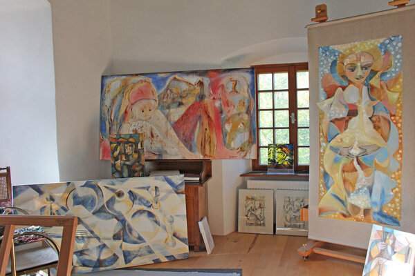 Isabella Scharf-Minichmair in de studio: Sunday Studioview at Castle Altpernstein Austria