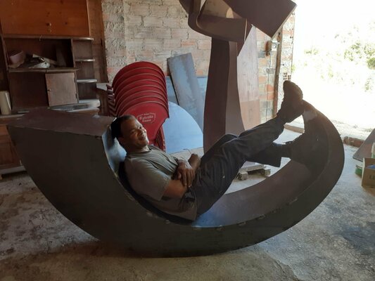 Aramís Justiz en el estudio: Un poco de descanso en medio del trabajo
