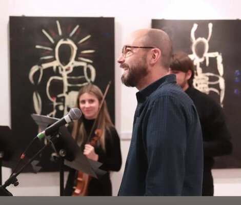 Alfonso Sánchez nello studio: Exposición