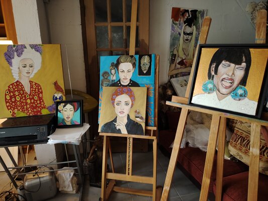 Muriel Ho Paintings in the Studio: Atelier juin 2025