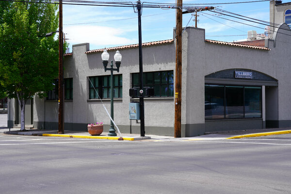 Robert Tillberg im Studio: Where It All Happens...Downtown Klamath Falls, Oregon