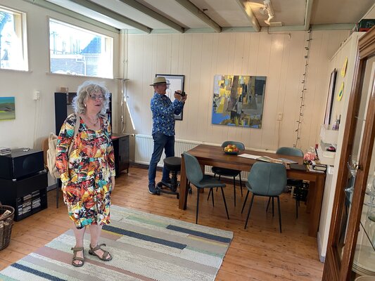 Foke Stribos en el estudio: Visitors during an open house and open Atelier exhibition > KUNST KIJK 2025