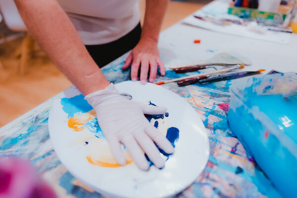 Gabriel Lass in the Studio: El pintor Gabriel Lass en su taller