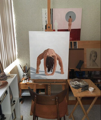 Suzanne Bean en el estudio: Working on my latest painting October 9, 2024