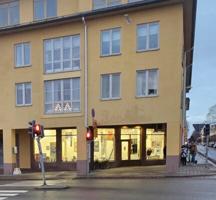 Olga Brink en el estudio: Galleri BRINK, Storgatan 23 c, Uppsala, Sweden