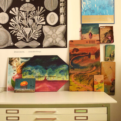 Irene Berra im Studio: Cardboard art sitting on my paper archive