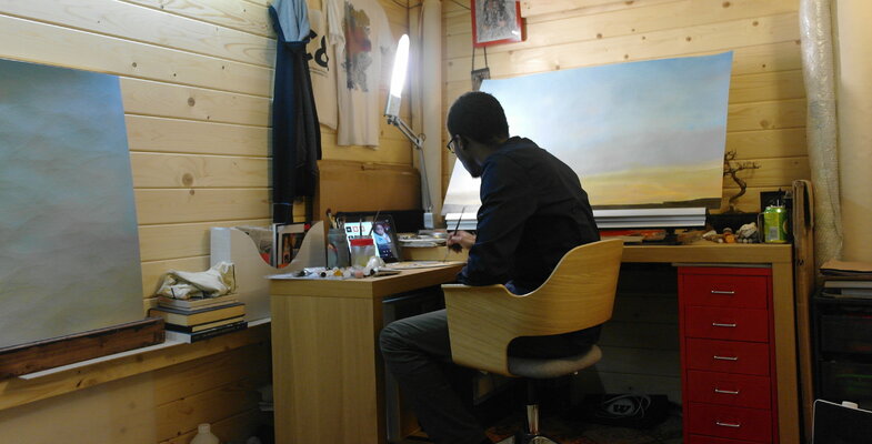 Damilola Oshilaja in de studio