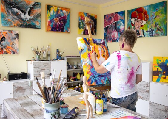 Inge Gründel-Pfaff in the Studio: im Atelier