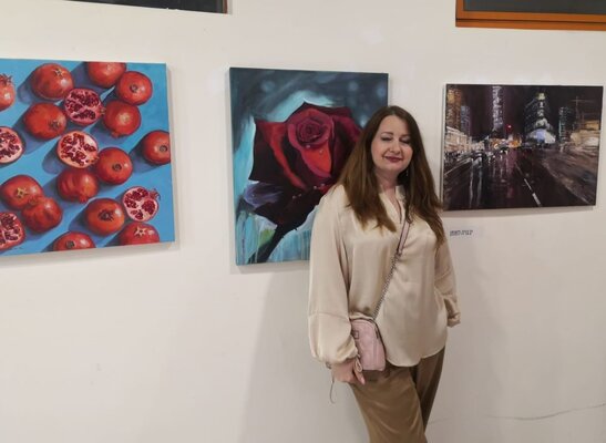 Jane Lantsman im Studio: Exhibition of new artists by the Netanya Artists Association.  I'm standing near my 3 artworks