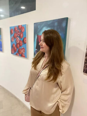Jane Lantsman im Studio: Exhibition of new artists by the Netanya Artists Association.  I'm standing near my artworks