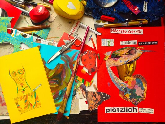 Christine Hagelkrüys in de studio: Dieses kreative Chaos ist mein Arbeitsplatz. Hier entstehen meine Collagen.