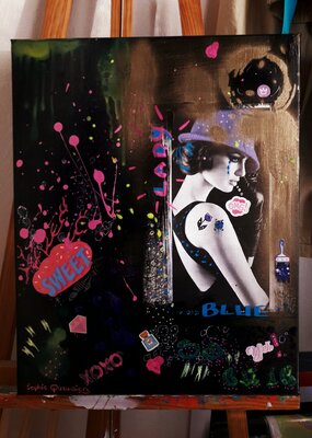 Sophie Queuniez im Studio: "LADY BLUE", l'un de mes portraits Pop Art, sur chevalet dans mon atelier...