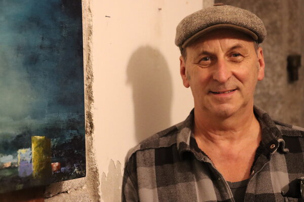 Roberto Broggi en el estudio