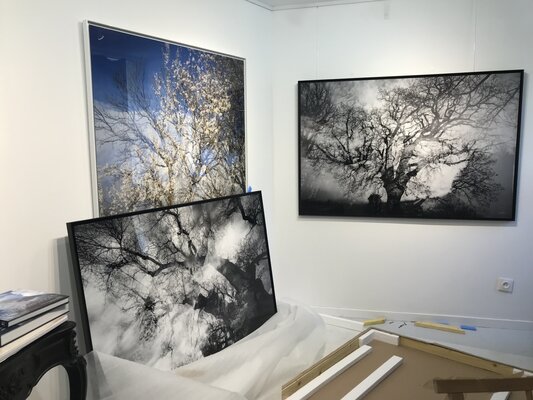 Edouard Mazaré im Studio: Dans l'atelier un matin - emballage d'un grand tirage en cours.