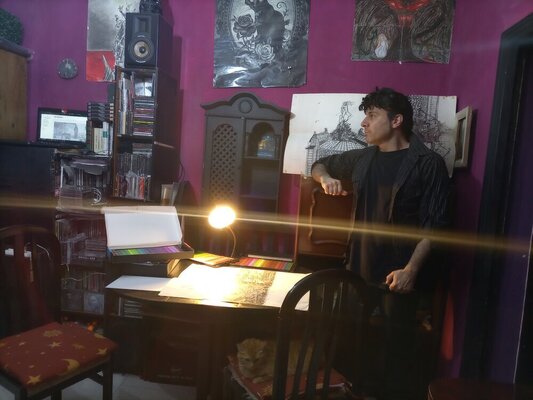 EDUARDO BUSTOS SEGOVIA nello studio