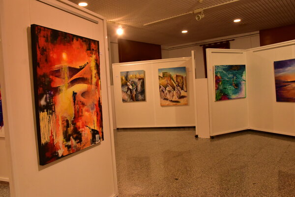 Carmen Bofarull Bruno in de studio: Exposición en la Casa de Cultura de Hoyo de Manzanares Madrid DEl 21 de marzo al 7  de abril