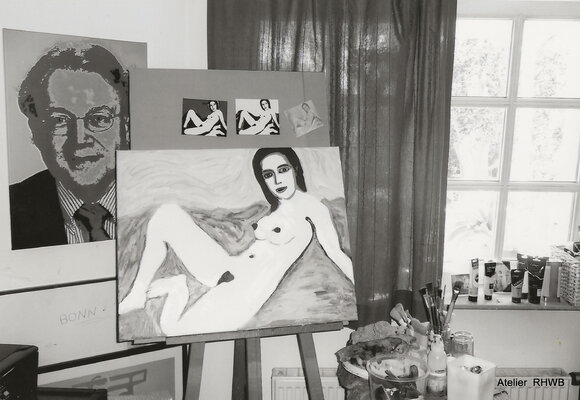 Reinhard Brand im Studio: Im Atelier Selbstportrait und Acrylbild als Vorlage für einen Gycleeprint