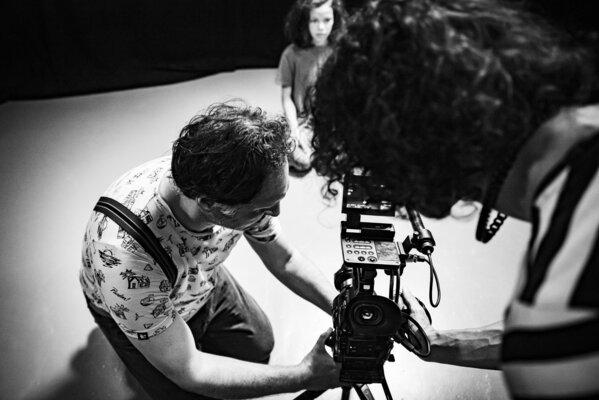 Julien VANDANJON-RANCOULE in de studio: On set with Kawan Adeo