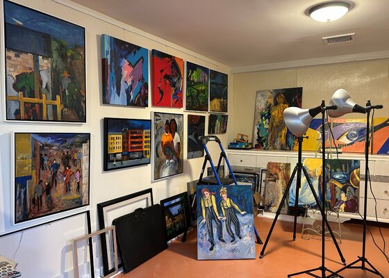 Lynne Meneses im Studio