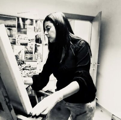 Dini Christoforou in de studio
