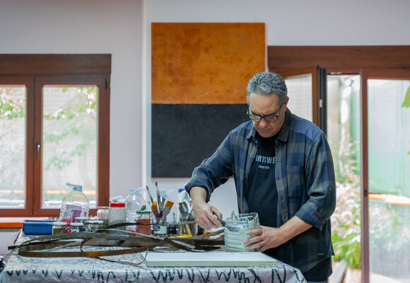 Diego Arribas en el estudio: El artista en su taller.