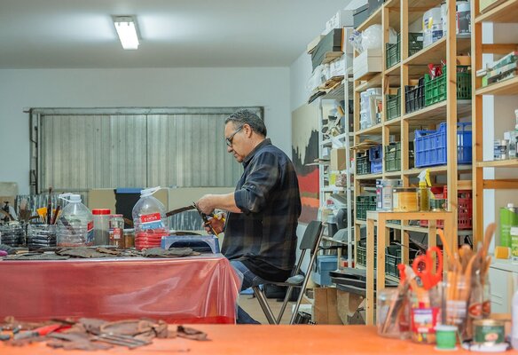 Diego Arribas en el estudio: Trabajando en el taller.