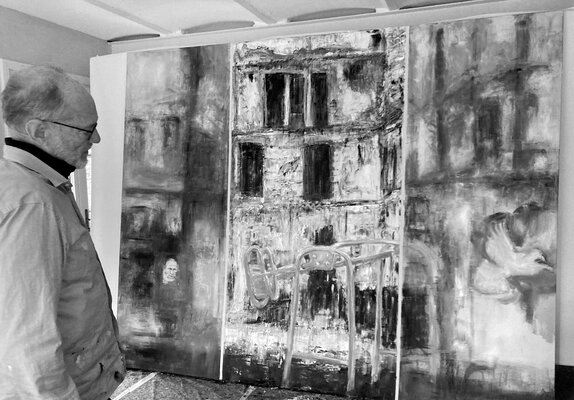 Günther Baechler in de studio: Finalizing a new series about war and peace in Ukraine