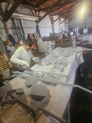 Zlatko Garac in de studio: painting of base primer