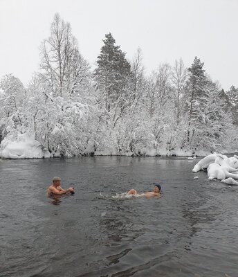 Trond Are Berge in de studio: Being a photographer can be a bit challenging sometimes. :) Nature is my Studio.