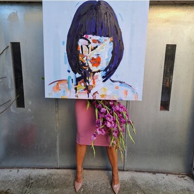 Valda Marina Kalous in de studio