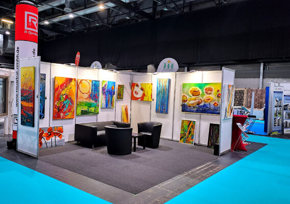 Elmar Hund artjust nello studio: just exhibition