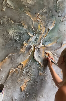 Emmi Ohraniemi in the Studio