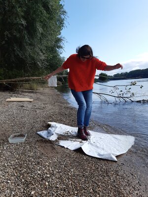 Barbara Schauß nello studio: ACTIONPAINTING am Rhein