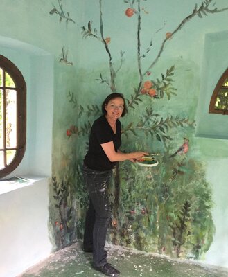 Barbara Schauß nello studio: Römische Wandmalerei in einem Teehaus