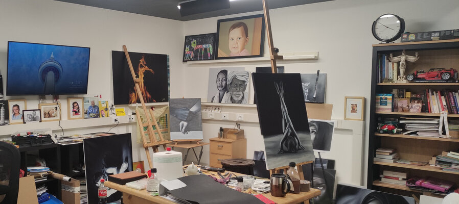 Angeles Ollarburo in de studio