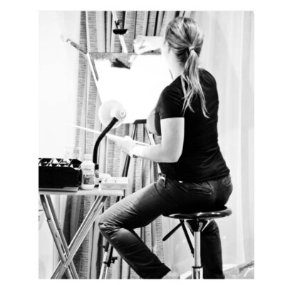 Angeles Ollarburo in de studio