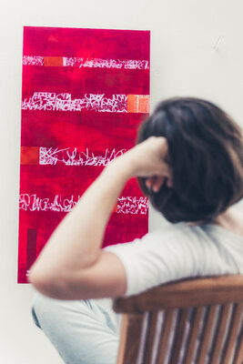 Katharina Stegmeier in the Studio: Der kritische Blick auf das Werk (Fotografie: @kerrsteen)
