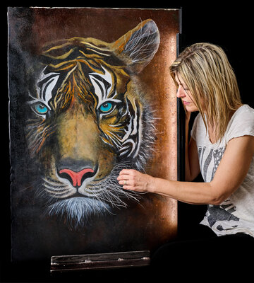 ARTEINDUSTRIALE in the Studio: QUEEN: la Tigre di Gianluca Vacchi