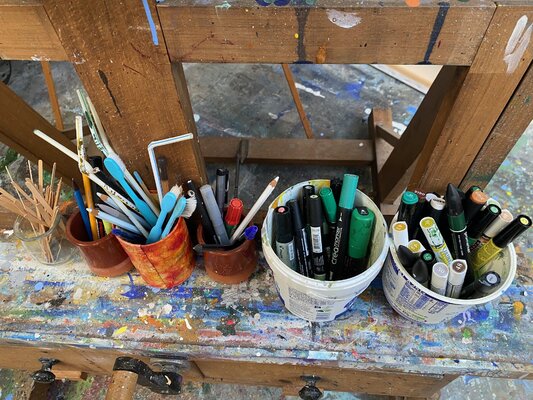 FRANCOIS D'ARDAILHON nello studio: Feutres et crayons.