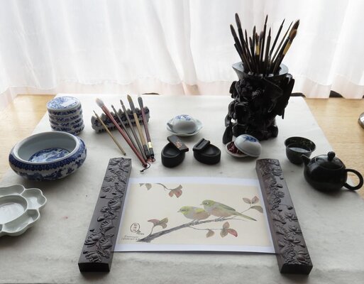 Arlo Mercia nello studio: This is my desk in a rare tidy moment.