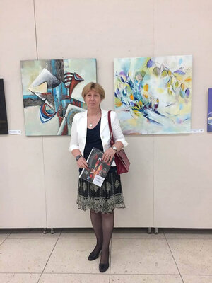 Florentina-Maria Popescu nello studio: 2022, exhibition at Romanian Parliament