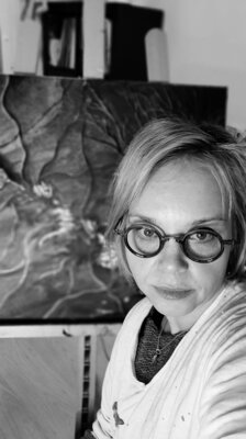 Viktoria Dragon nello studio: ....