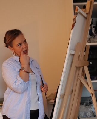 Viktoria Dragon nello studio: ...