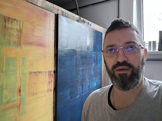 Benami Stern in de studio