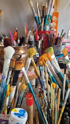 Elisabeth Constantin nello studio: Mes petits pinceaux