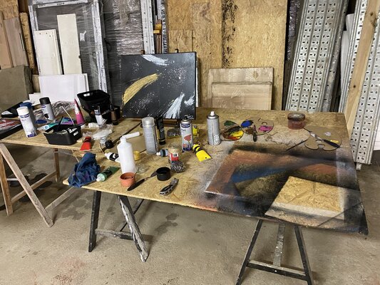 Stéphane DANIEL nello studio: Table de peinture