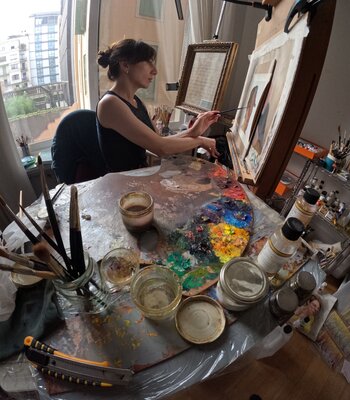 Natela Krutii in de studio: Working on my selfportrait